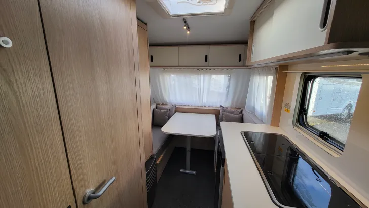 Sicht vorne-hinten Adria Aviva 360 DK Fliegenschutz, Panorama