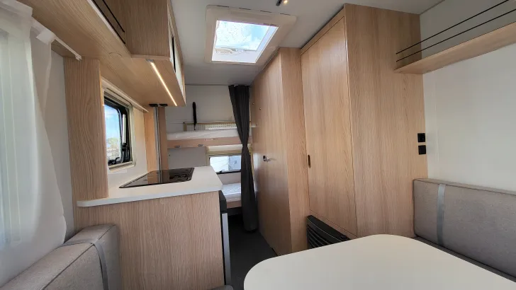 Sicht vorne-hinten Adria Aviva 360 DK Fliegenschutz, Panorama