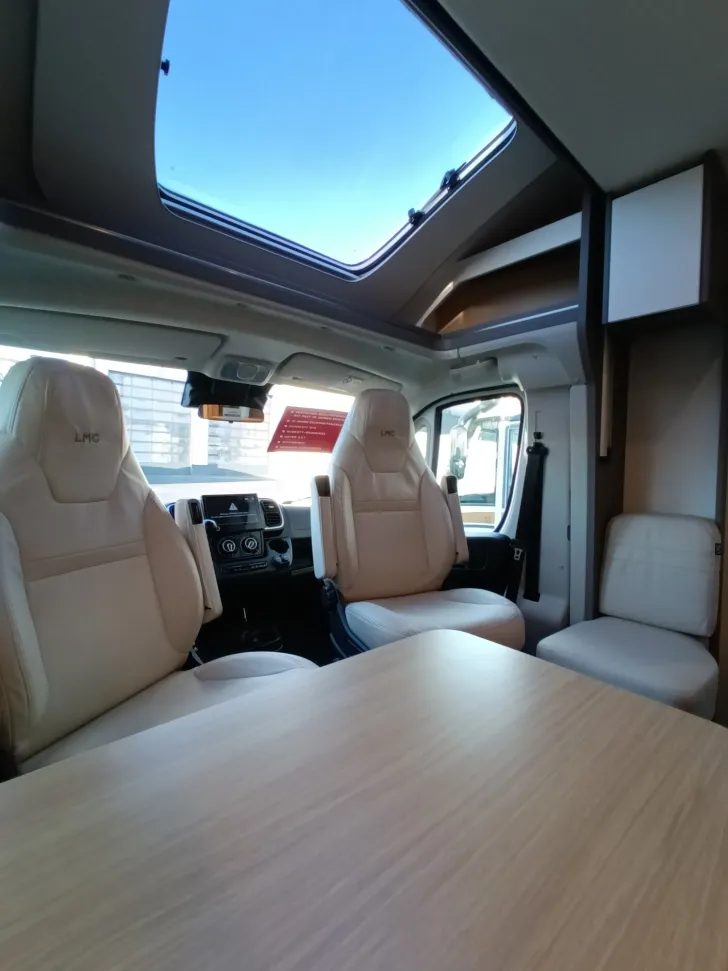 Fahrzeugbild LMC Tourer Lift 70 H 663/0 G 70 Jahre #13