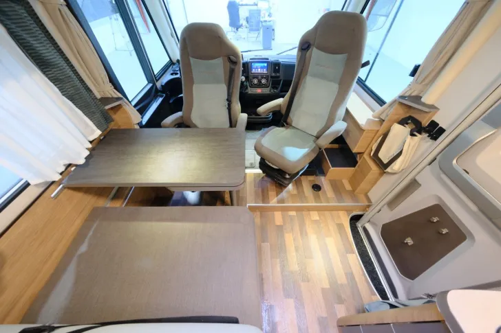 Fahrzeugbild Weinsberg CaraCore 650 MEG/Einzelbetten+Hubbett/2xKlima #8