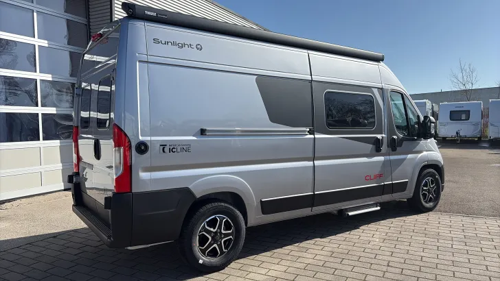 Schräg Hinten Sunlight Camper Van Cliff 600 Sofort verfügbar