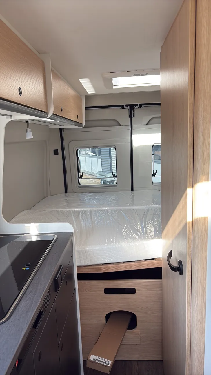Sicht vorne-hinten Sunlight Camper Van Cliff 600 Sofort verfügbar