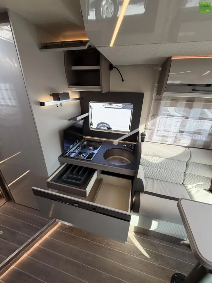 Fahrzeugbild Roller Team Zefiro Power Edition 287 TL Lithium 400W SolarTV #15