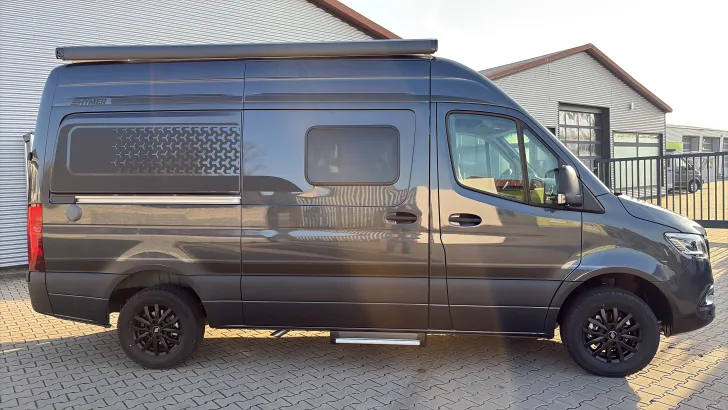 Seitlich Hymer Camper Van Grand Canyon S Xperience