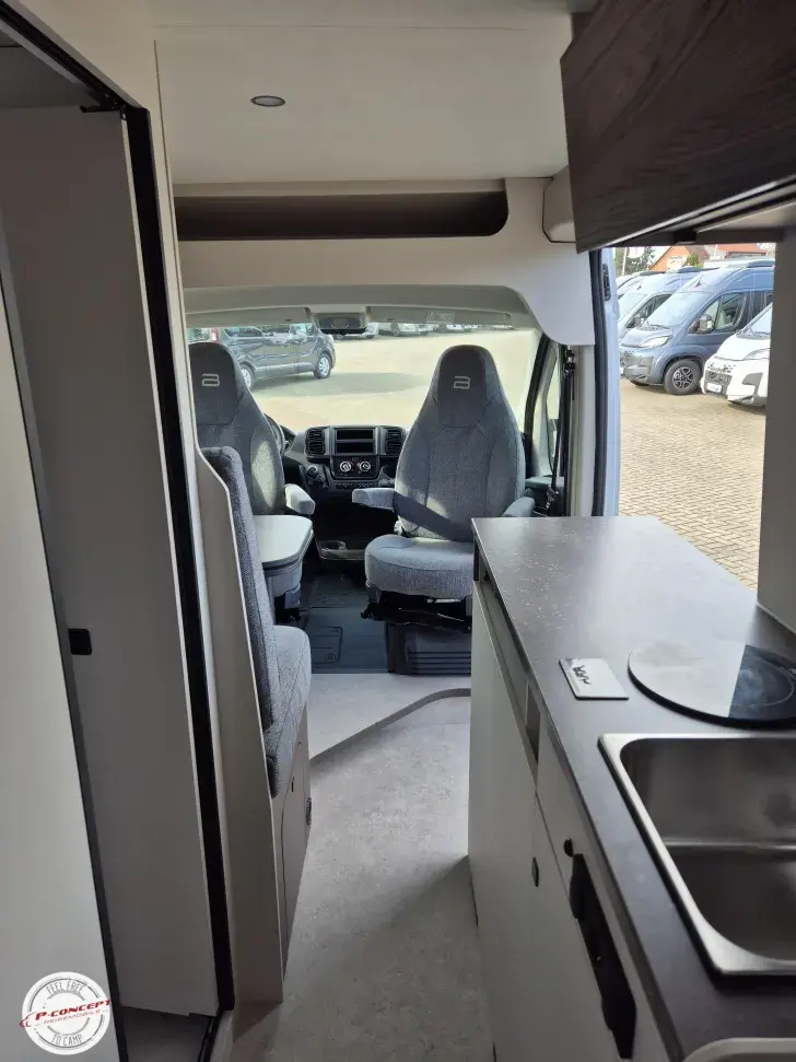 Fahrzeugbild Bürstner Papillon PC 6.0 *auf dem Hof* #9