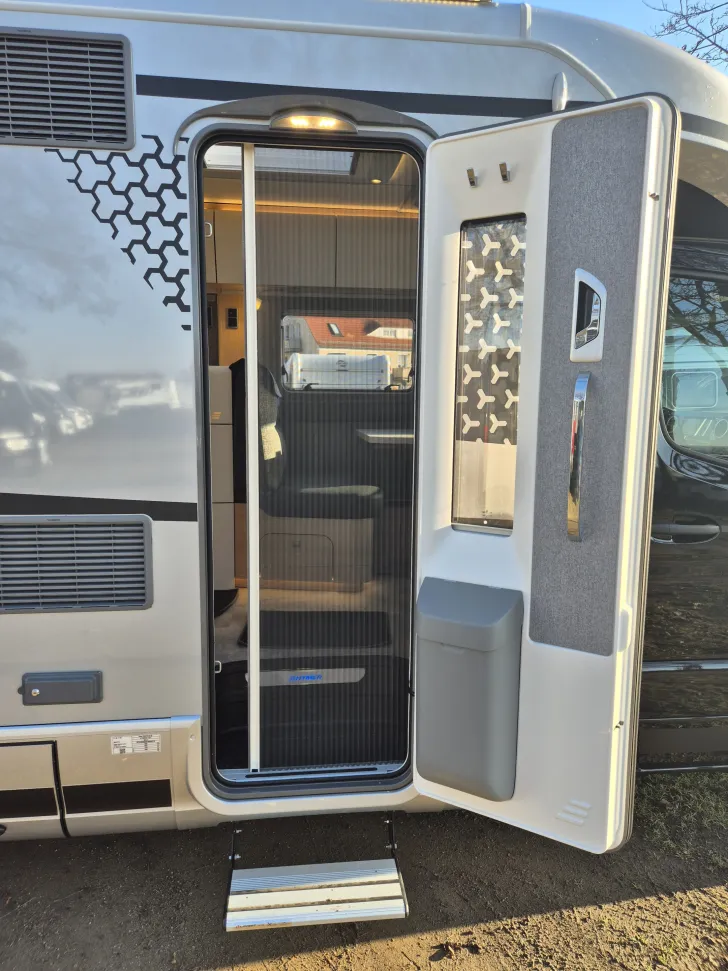 Fahrzeugbild Hymer B-ML T 780 BlackLine *Arktis- & Winterpaket* #8