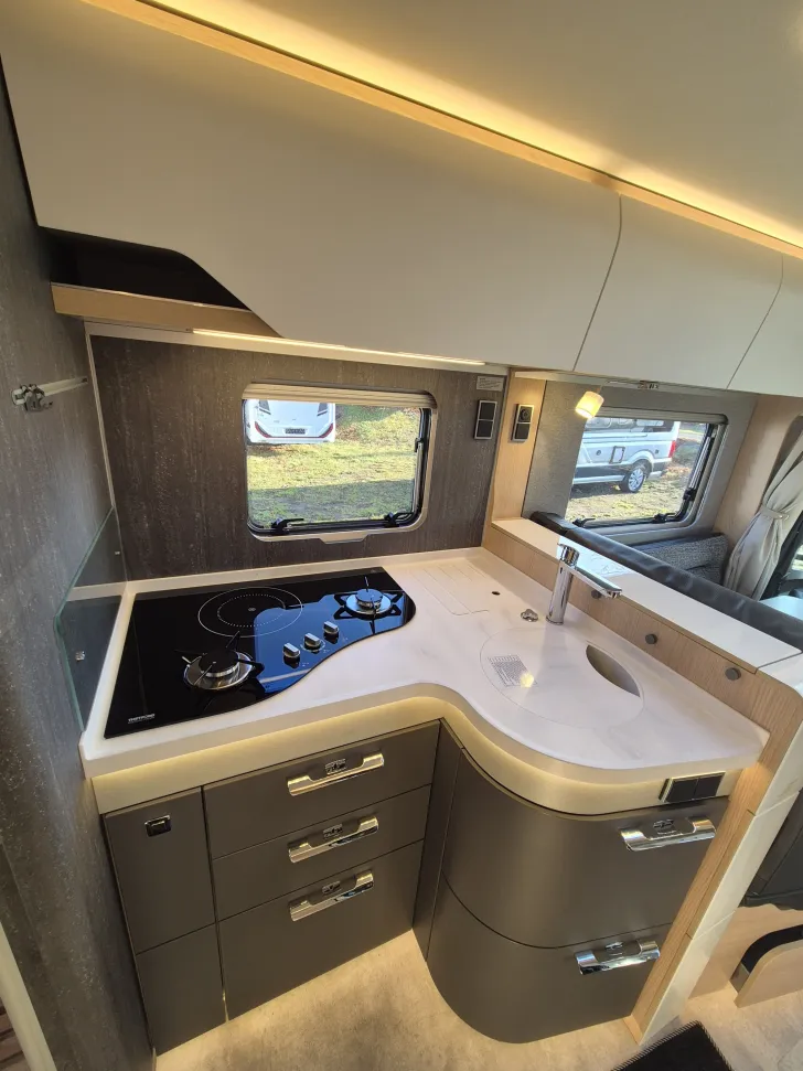 Fahrzeugbild Hymer B-ML T 780 BlackLine *Arktis- & Winterpaket* #23