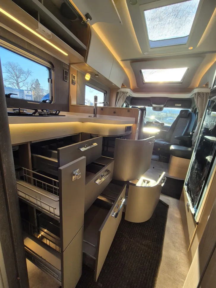 Fahrzeugbild Hymer B-ML T 780 BlackLine *Arktis- & Winterpaket* #26