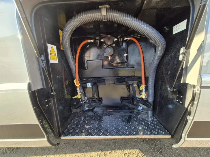 Fahrzeugbild Hymer B-ML T 780 BlackLine *Arktis- & Winterpaket* #47