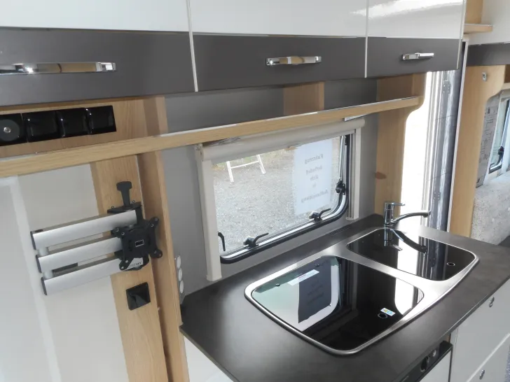 Fahrzeugbild Hymer Eriba Living 471 EDITION Dachmarkise Mover GFK ALU #12