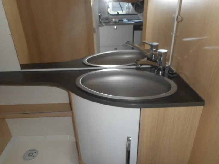 Fahrzeugbild Hymer Eriba Living 471 EDITION Dachmarkise Mover GFK ALU #19