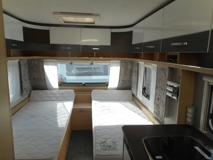 Fahrzeugbild Hymer Eriba Living 471 EDITION Dachmarkise Mover GFK ALU #17