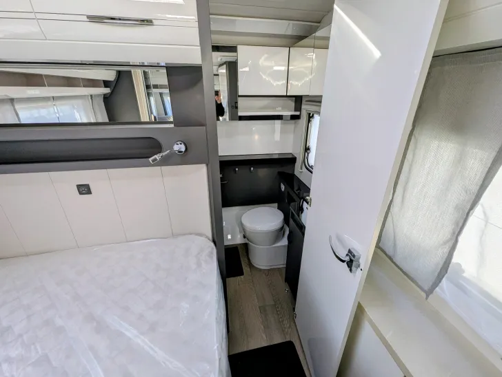 Fahrzeugbild Hobby Excellent 540 WFU AUFLASTUNG 2 T, FUßBODENERW. #13