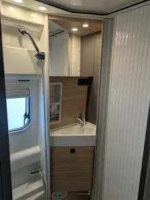 Fahrzeugbild Malibu Van First Class - Two Rooms 640 LE RB charming GT skyview ff4 180 PS/Automatik, 184-2320 #17