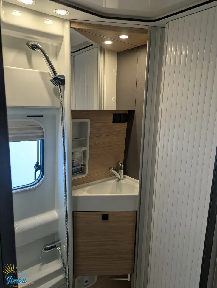 Fahrzeugbild Malibu Van First Class - Two Rooms 640 LE RB charming GT skyview ff4 180 PS/Automatik, 184-2320 #17