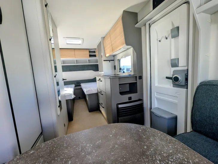 Fahrzeugbild Bürstner B66 490 TL AUFLASTUNG 1600 KG #7