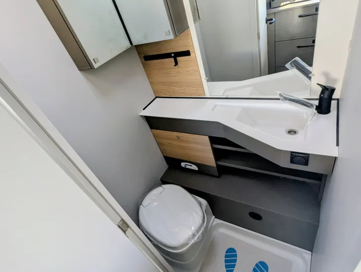 Fahrzeugbild Bürstner B66 490 TL AUFLASTUNG 1600 KG #13