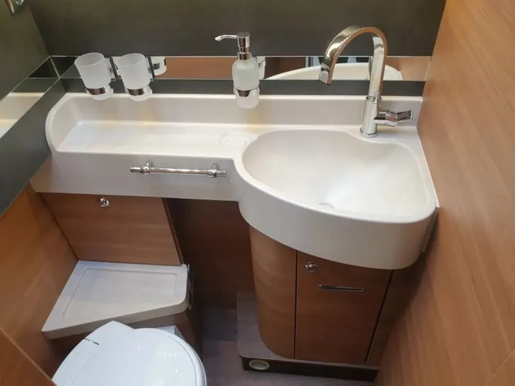 Fahrzeugbild Carthago chic c-line I 4.9 LE aus Vermietflotte #20