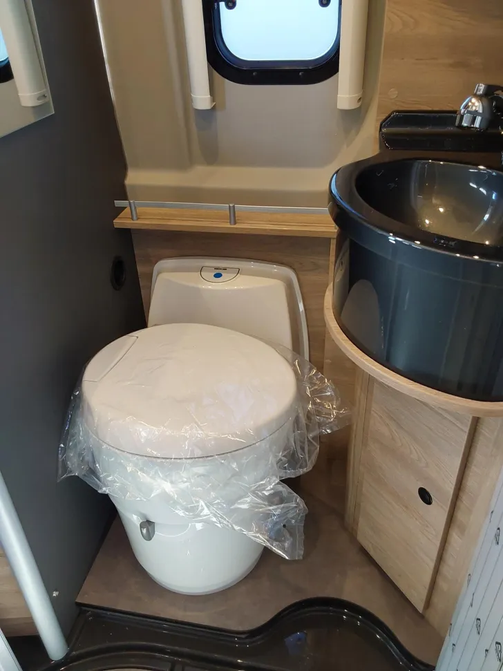 Fahrzeugbild Dethleffs Globetrail 640 ER Fiat Raumbad, top Ausstattung #12