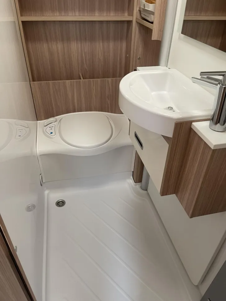 Fahrzeugbild Bürstner Delfin 660 Harmony #26