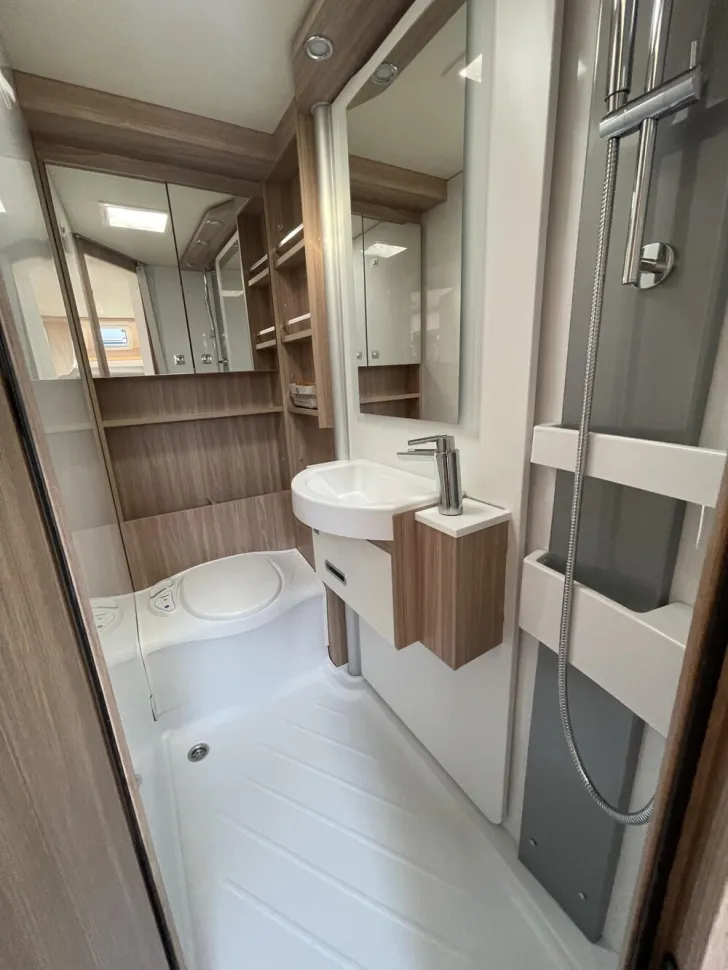 Fahrzeugbild Bürstner Delfin 660 Harmony #27