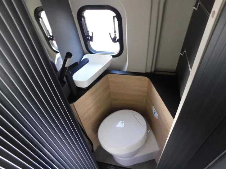 Fahrzeugbild Dethleffs Globetrail 540 DR Fiat 95-Jahre-Paket+Schlafdach #11