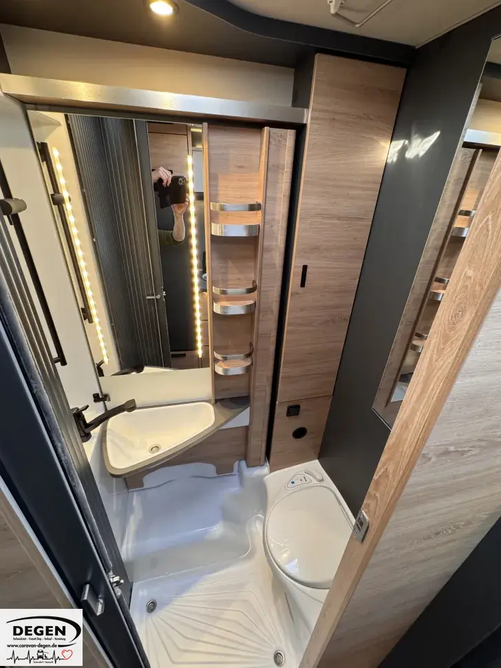 Fahrzeugbild Knaus L!VE WAVE 650 MEG Platinum Selection Abstandstempomat,Rahmenfenster #18
