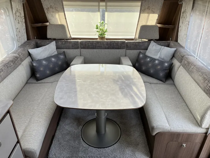 Grundriss Nacht Fendt Diamant 560 SF sehr geplegt