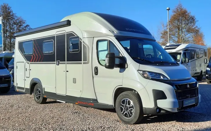 Fahrzeugbild Bürstner Signature SFT 7.5 Verfüg./Sparen Sie 6.856,- € #2