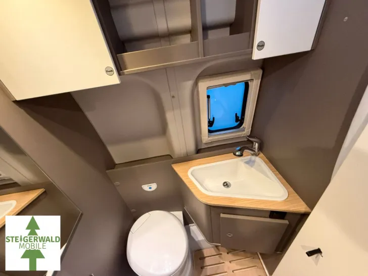 Fahrzeugbild LMC Innovan 590 FORD #22