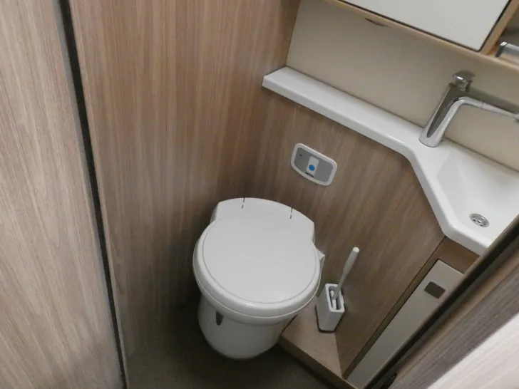 Fahrzeugbild Bürstner Delfin T 732 #18