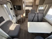 Sicht vorne-hinten Carado T 328 Automatik + SAT und TV