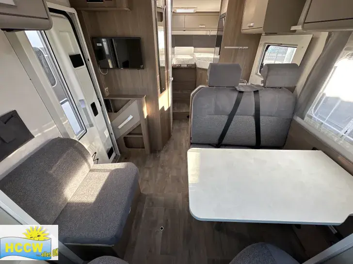 Sicht vorne-hinten Carado T 328 Automatik + SAT und TV