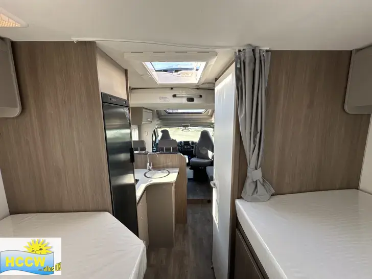 Sicht vorne-hinten Carado T 328 Automatik + SAT und TV