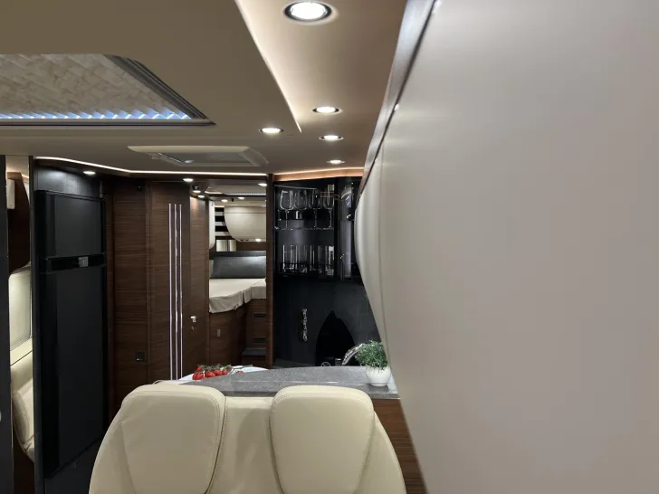 Fahrzeugbild Carthago chic c-line I 5.9 XL LE Mercedes (314) #18