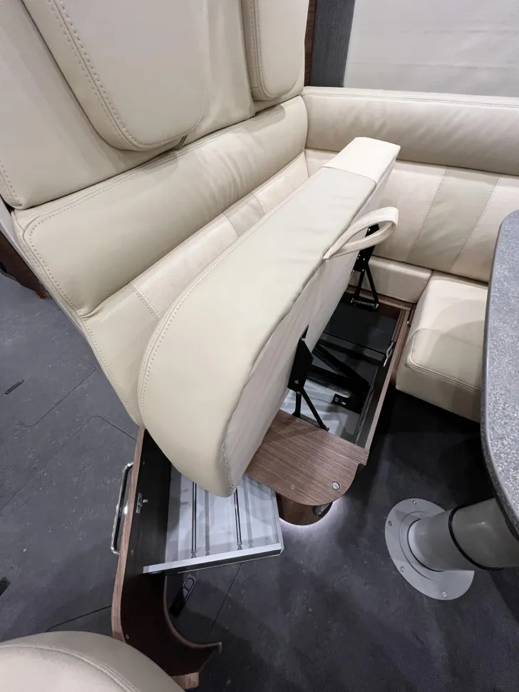 Fahrzeugbild Carthago chic c-line I 5.9 XL LE Mercedes (314) #40