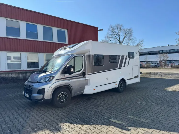 Fahrzeugbild Carado T 338 #1
