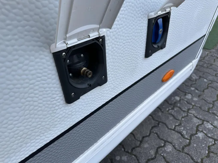 Fahrzeugbild Hobby De Luxe 495 WFB Mover; elektr. Stützen; Heckbad #5