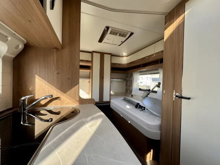 Fahrzeugbild Hobby De Luxe 460 LU #7