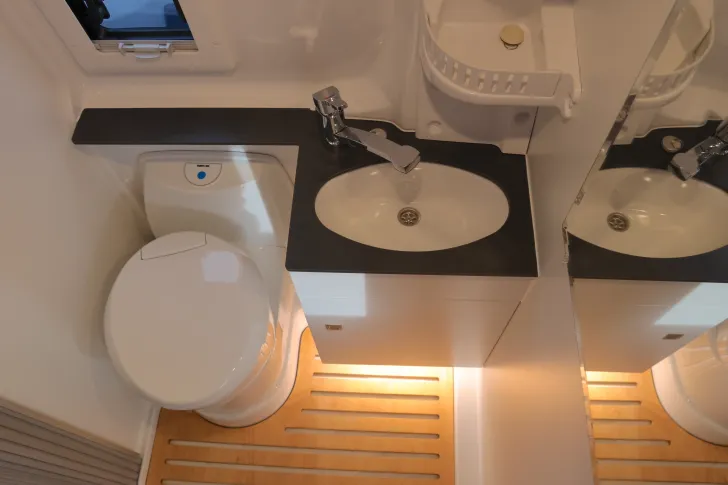 Fahrzeugbild Clever SELECT LINE Celebration 600 Pilotensitzbank #15