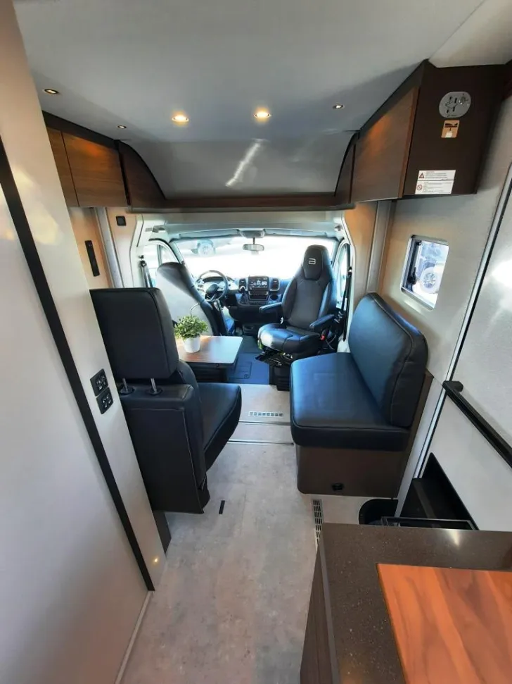 Fahrzeugbild Bürstner Signature SFT 7.5 Verfüg./Sparen Sie 6.856,- € #5