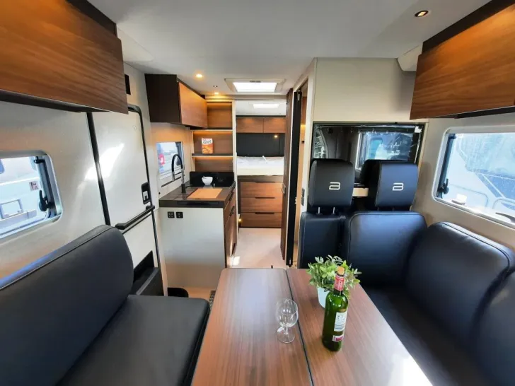 Fahrzeugbild Bürstner Signature SFT 7.5 Verfüg./Sparen Sie 6.856,- € #4