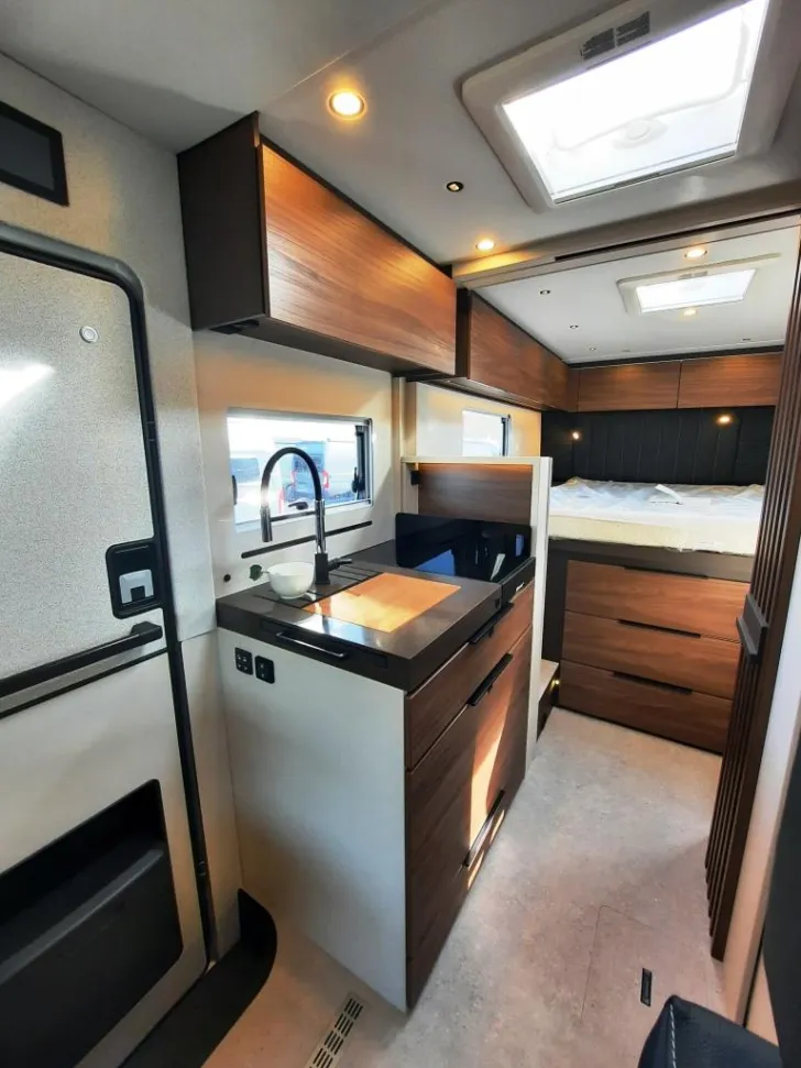 Fahrzeugbild Bürstner Signature SFT 7.5 Verfüg./Sparen Sie 6.856,- € #11