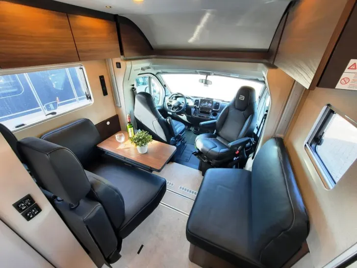 Fahrzeugbild Bürstner Signature SFT 7.5 Verfüg./Sparen Sie 6.856,- € #7