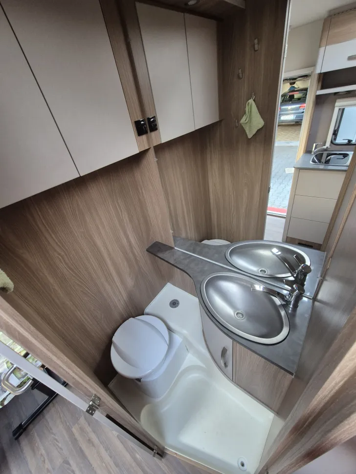 Fahrzeugbild Bürstner Premio 520 TK 510TK 2 Wände neu #8