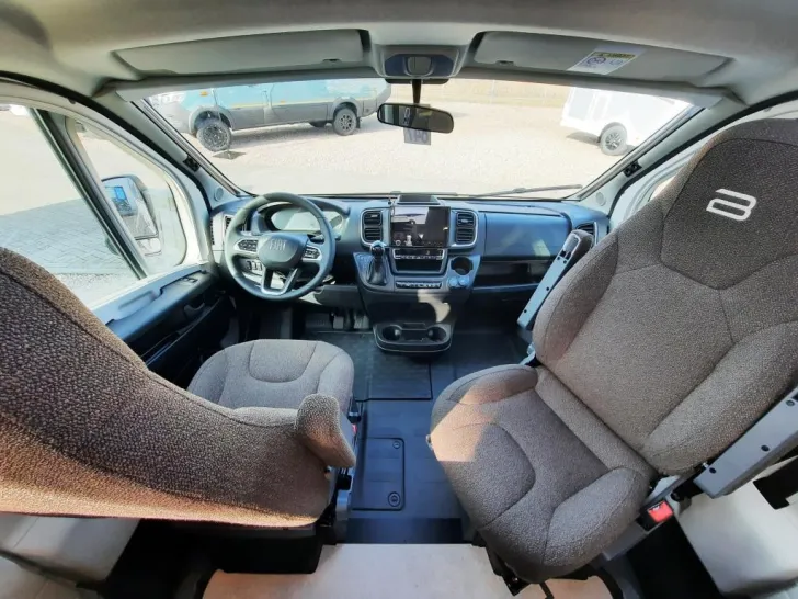 Fahrzeugbild Bürstner Signature SFT 7.0 Verfüg./Sparen Sie 9.616,- € #19