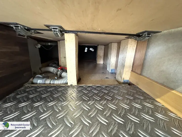 Fahrzeugbild Carthago Mondial 45 R Alkoven Rundsitzgruppe #7