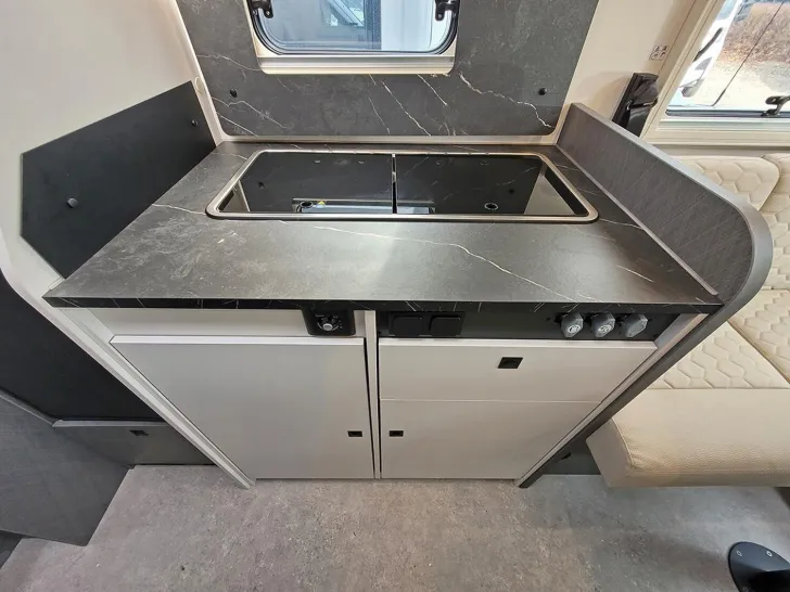Fahrzeugbild Etrusco T-Modell Base 6.9 SBC *ACC*LITHIUM*MARKISE*RFK* #6