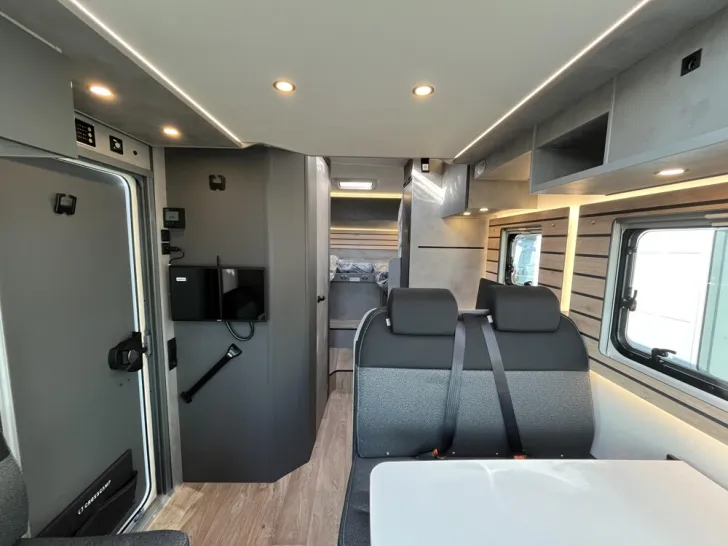 Fahrzeugbild Crosscamp EXPDN T 7.0 E Peugeot #6