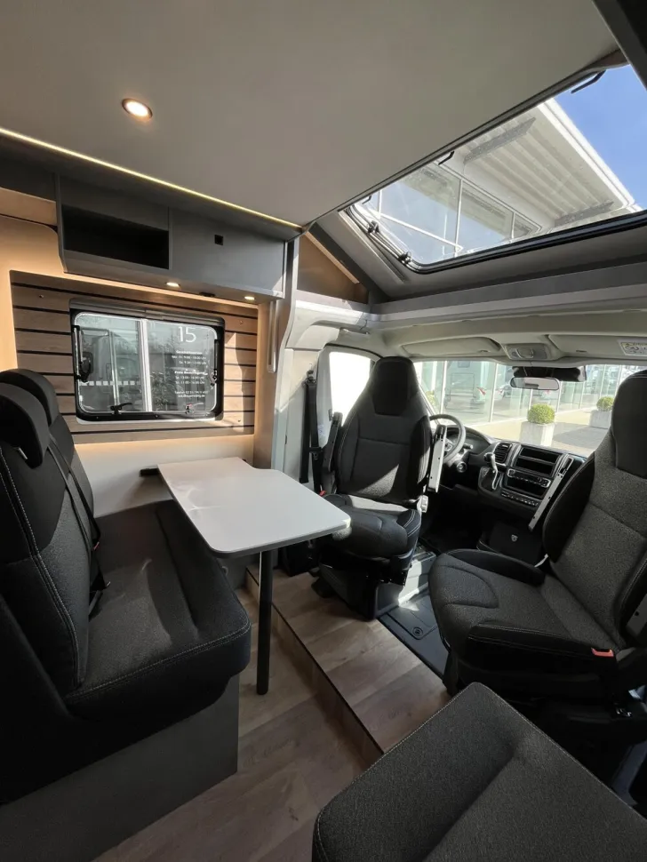 Fahrzeugbild Crosscamp EXPDN T 7.0 E Peugeot #8